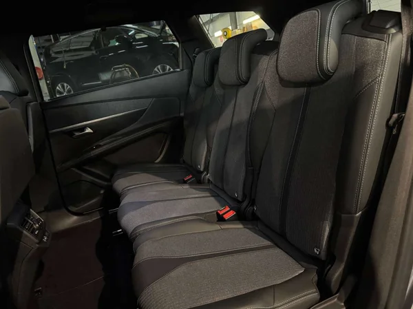 Peugeot 5008 (2023) — foto 16 van 18