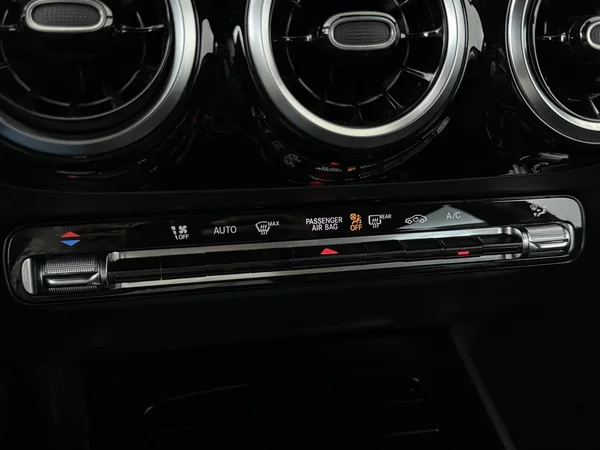 MERCEDES GLA 180 (2023) — foto 17 van 29