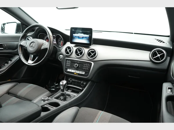 MERCEDES-BENZ CLA 180 (2019) — foto 16 van 22