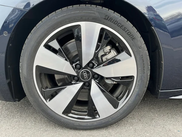 AUDI A5 e-hybrid (PHEV) (2025) — foto 13 van 24