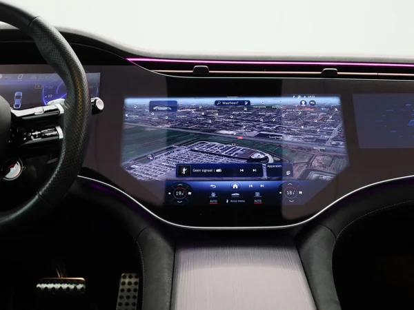 Mercedes-Benz EQE (2022) — foto 71 van 72