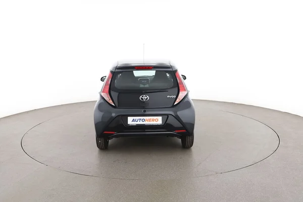 Toyota Aygo (2016) — foto 11 van 16