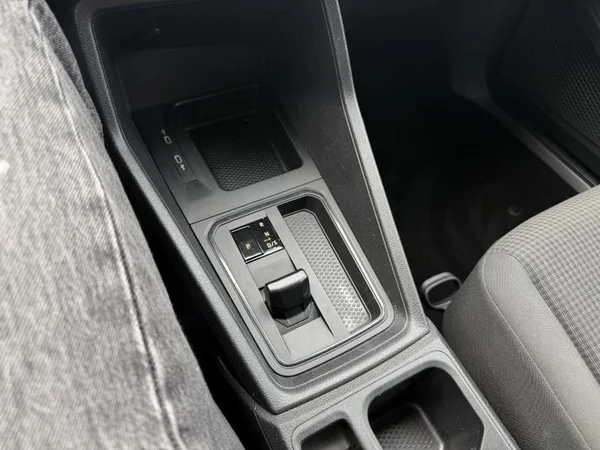 VOLKSWAGEN Caddy (2021) — foto 16 van 23