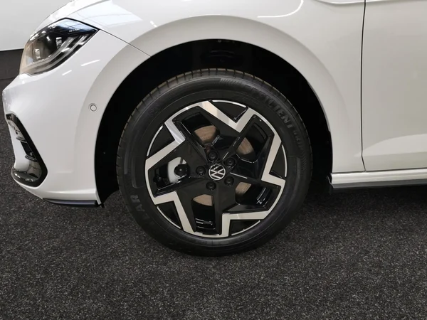 VOLKSWAGEN Polo (2026) — foto 2 van 15