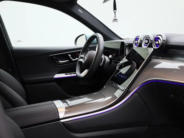 Mercedes-Benz GLC (2025) — foto 31 van 49