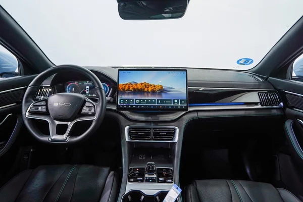 BYD Seal U PHEV (2024) — foto 3 van 45