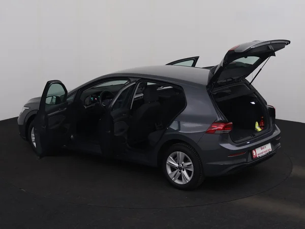 VOLKSWAGEN Golf (2024) — foto 23 van 24