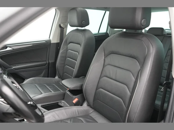 VOLKSWAGEN Tiguan (2016) — foto 25 van 30