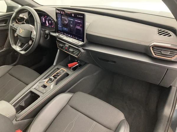 CUPRA Leon ST (2025) — foto 13 van 36