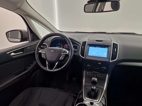 Ford S-Max (2017) — foto 13 van 16