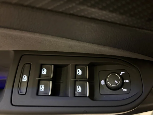 VOLKSWAGEN Golf VIII (2024) — foto 5 van 15