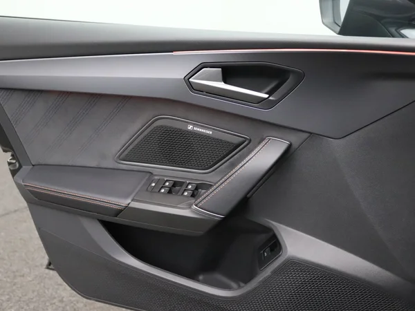 CUPRA Leon SW (2025) — foto 2 van 20