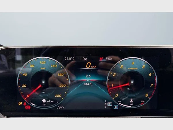 Mercedes-Benz GLB 200 (2022) — foto 6 van 28