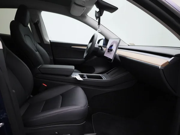 Tesla Model Y (2023) — foto 7 van 52