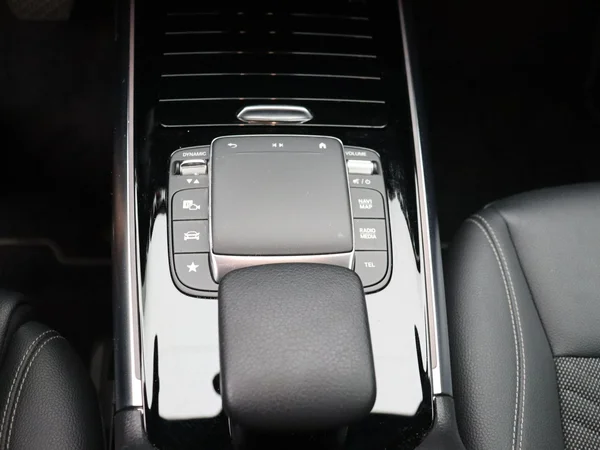 Mercedes-Benz EQA (2023) — foto 7 van 25
