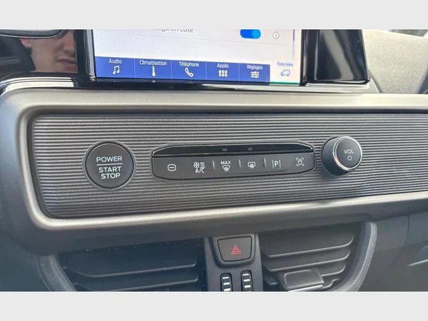 Ford Tourneo Courier (2025) — foto 17 van 30