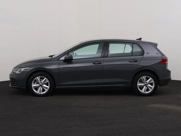 VOLKSWAGEN Golf (2024) — foto 12 van 28