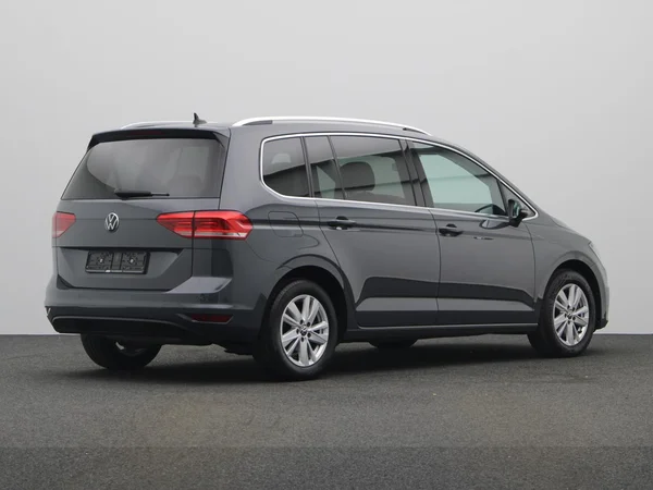 VOLKSWAGEN Touran (2023) — foto 12 van 23