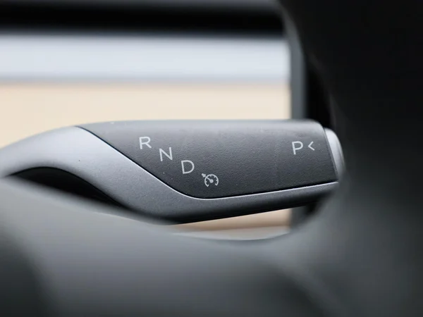 Tesla Model 3 (2023) — foto 10 van 44