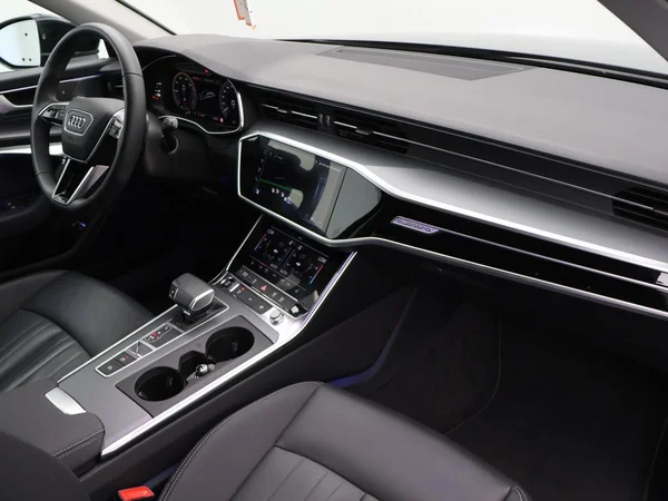 AUDI A6 Avant PHEV (2025) — foto 22 van 28