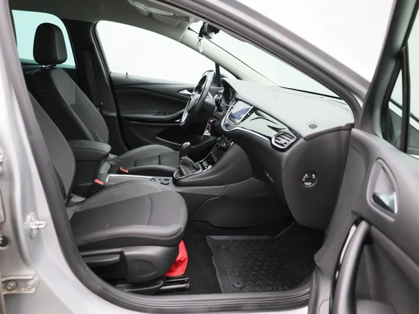 Opel Astra (2021) — foto 25 van 38