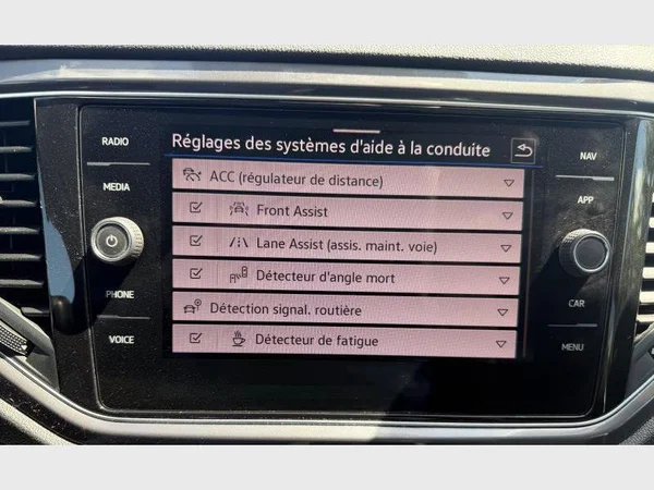 Volkswagen T-Roc (2021) — foto 15 van 24