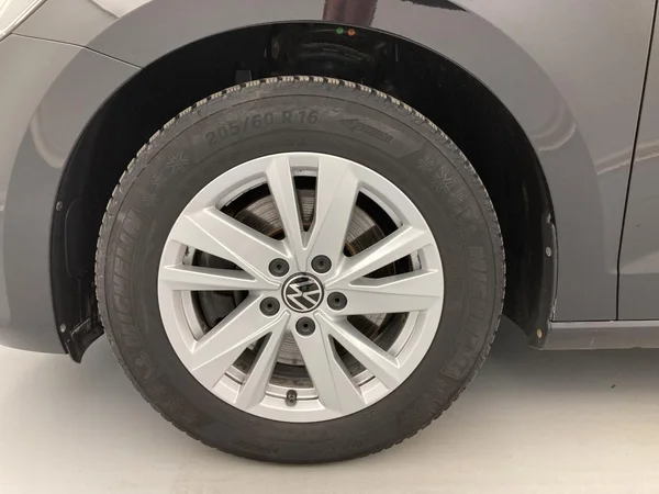 VOLKSWAGEN Touran (2020) — foto 5 van 31