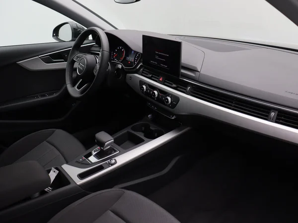 AUDI A4 Avant (2023) — foto 9 van 15