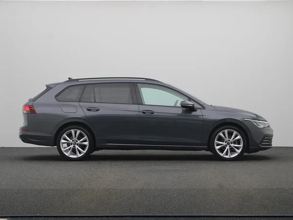 VOLKSWAGEN Golf VIII SW (2024) — foto 17 van 19