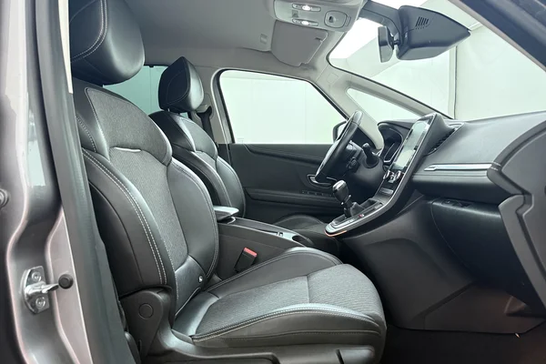 Renault Grand Scenic (2021) — foto 26 van 28