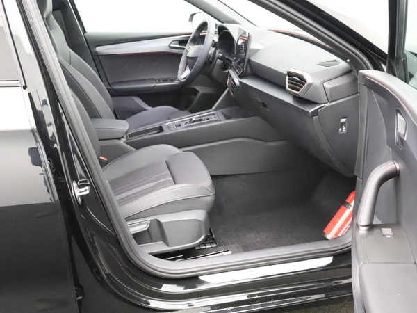 CUPRA Leon ST (2025) — foto 6 van 24