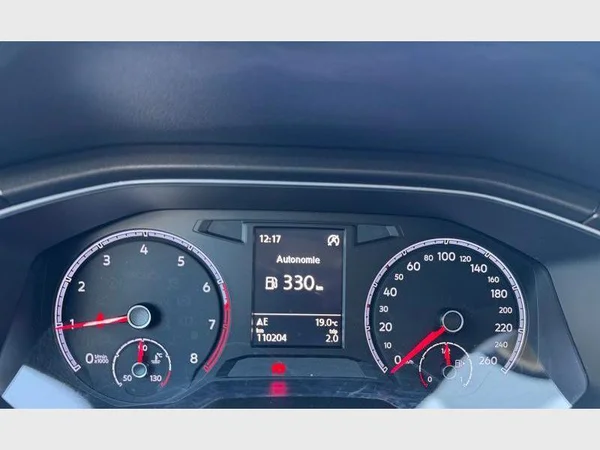 Volkswagen T-Roc (2019) — foto 9 van 28