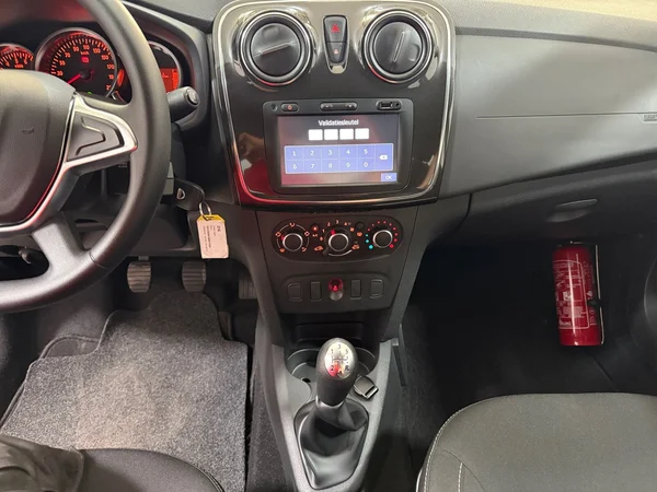 Dacia Logan (2018) — foto 13 van 27