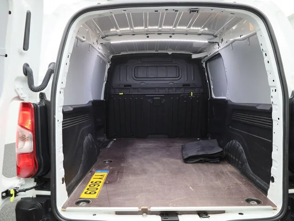 Opel Combo (2022) — foto 10 van 39