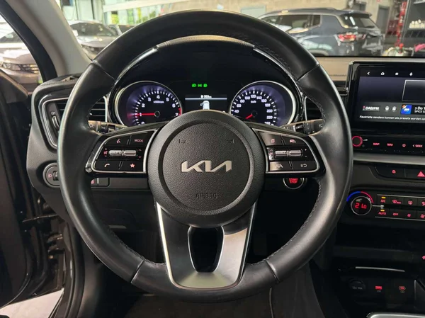 Kia Ceed SW (2023) — foto 9 van 17