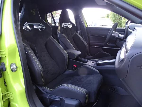 Abarth 600e (2025) — foto 9 van 32