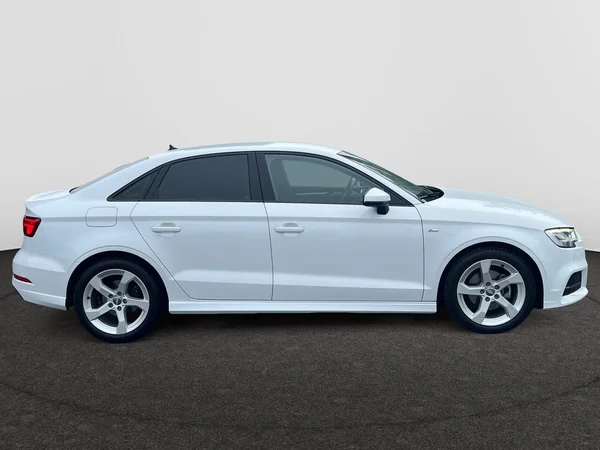 AUDI A3 Sedan Dsl (2019) — foto 9 van 18