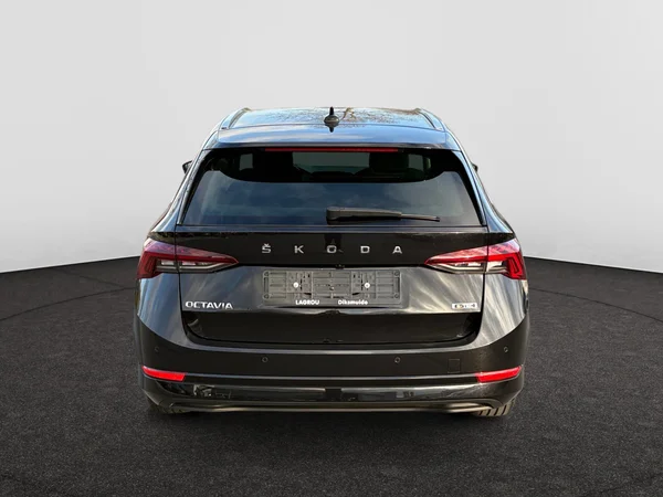 SKODA Octavia Combi (2024) — foto 17 van 22