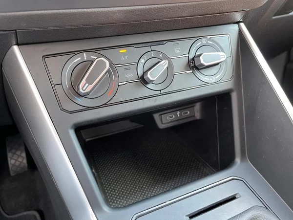 VOLKSWAGEN Polo (2023) — foto 8 van 21