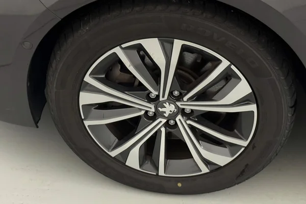 Peugeot 508 PHEV (2021) — foto 26 van 32