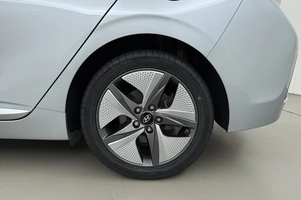 Hyundai Ioniq Hev (2020) — foto 17 van 20