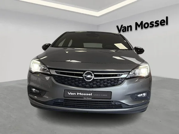 Opel Astra (2018) — foto 12 van 20