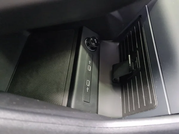 AUDI Q4 e-tron (2024) — foto 6 van 24