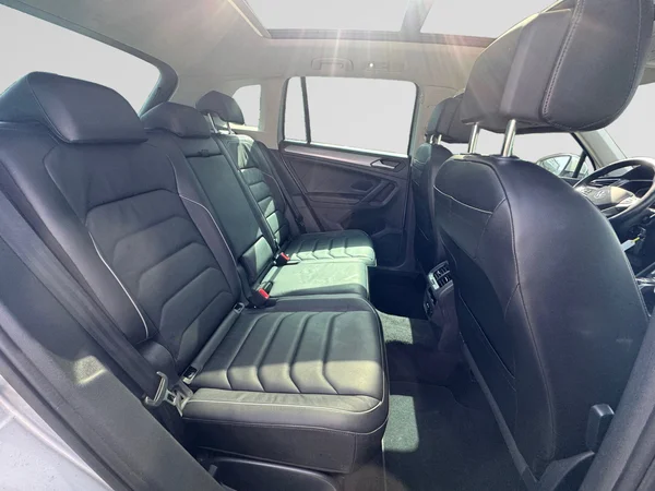 VOLKSWAGEN Tiguan (2022) — foto 6 van 23