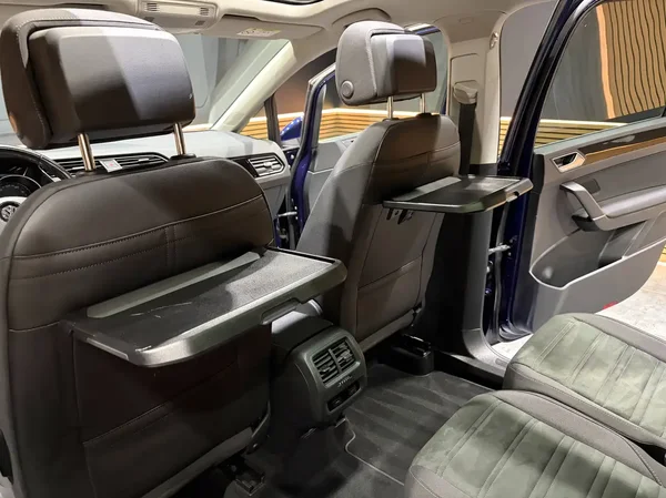 Volkswagen Touran (2016) — foto 13 van 27
