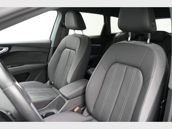 AUDI Q4 e-tron (2023) — foto 24 van 31