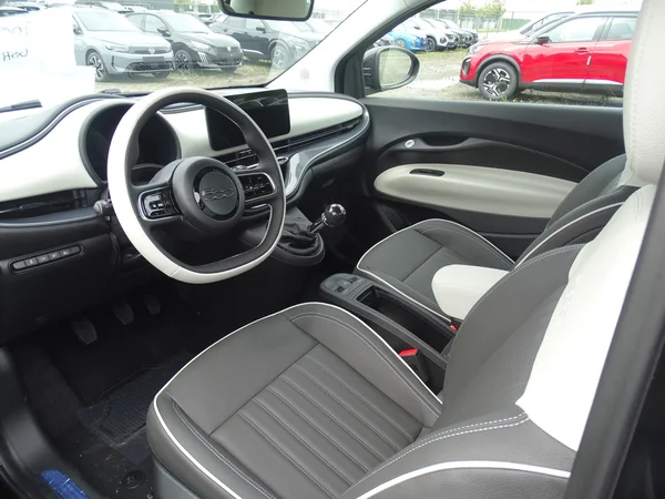 Fiat 500C (2026) — foto 3 van 24