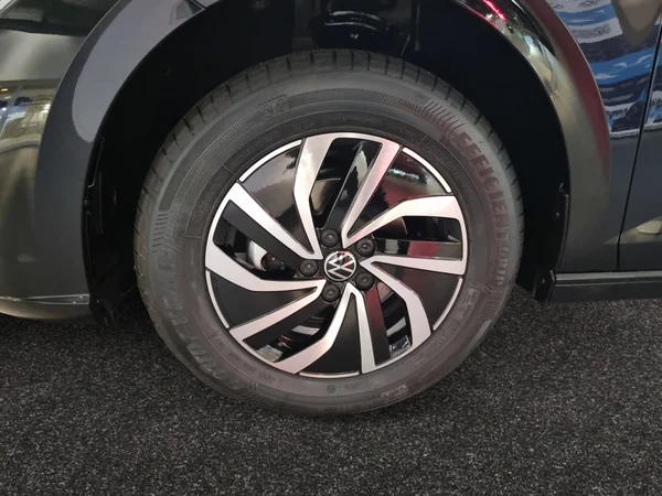 VOLKSWAGEN Polo (2025) — foto 10 van 15