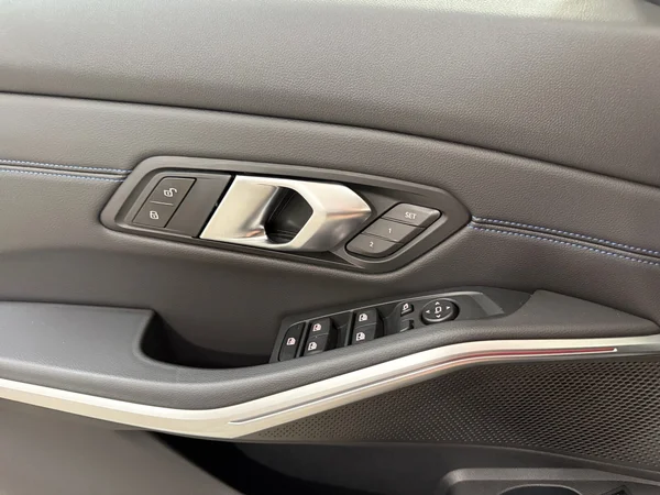 BMW 330 (2025) — foto 10 van 30