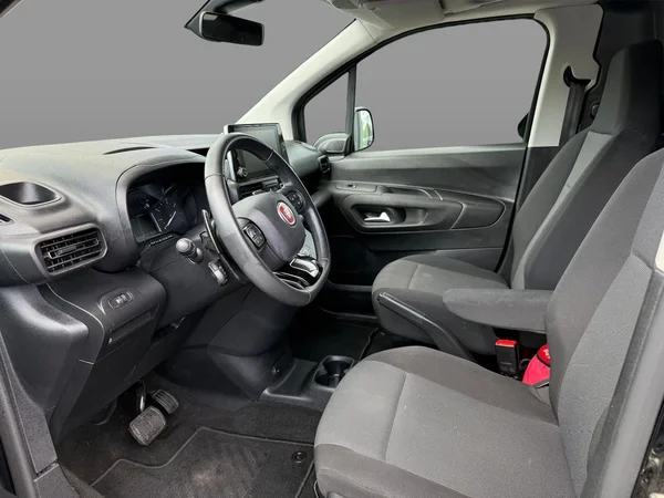Fiat Doblò (2023) — foto 17 van 19